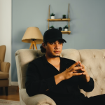 أدوات المعلق الصوتي في الجزائر