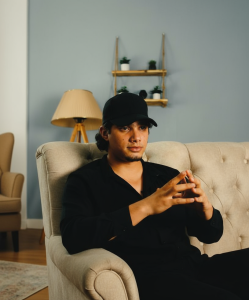 أدوات المعلق الصوتي في الجزائر